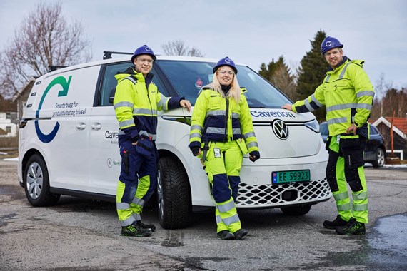 caverion teknikere foran servicebil.jpg